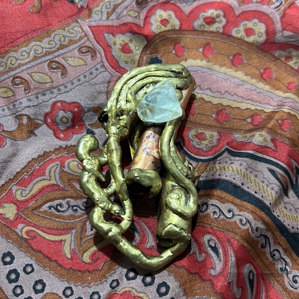 Metal brooch